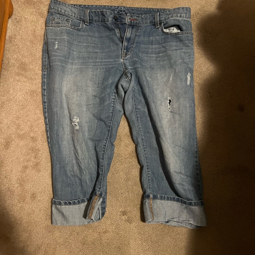 Old navy plus size ripped capris